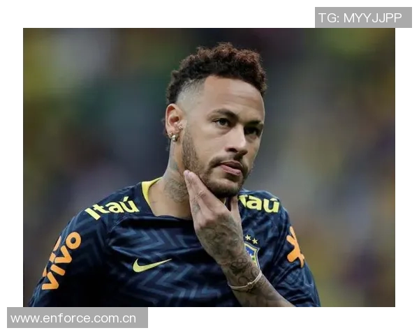 阿图尔与内马尔重聚合影祝福早日回归赛场