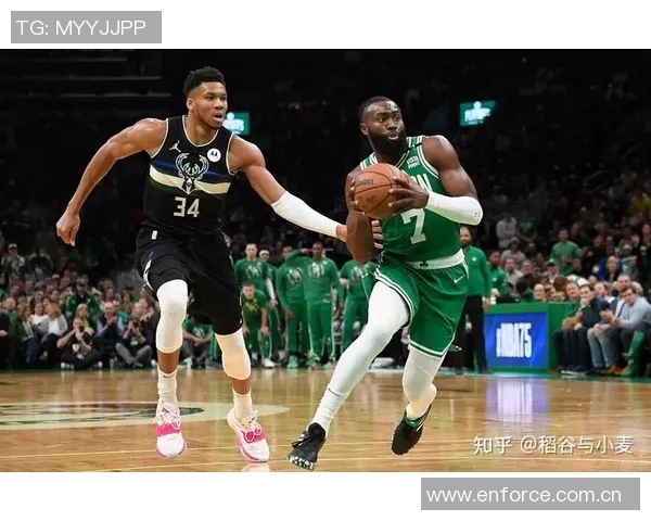 杰伦布朗手感低迷却全能表现砍下19分12板11助力助球队胜利