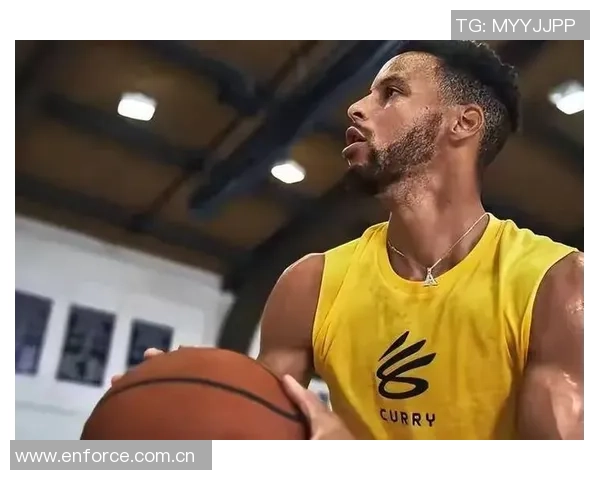 媒体人热评杨瀚森进步显著库里获得圆柱体称号引发热议